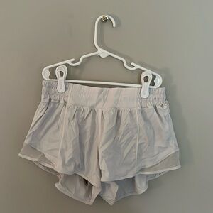 white 2.5" hotty hot lululemon running shorts with inside liner